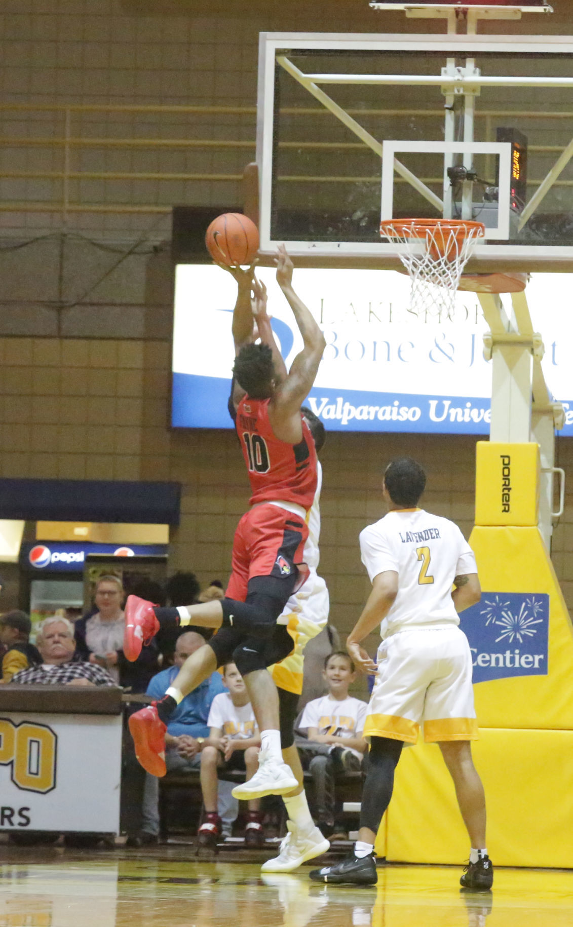 Valparaiso University beats Illinois State in men's basketball